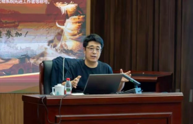 我校举办“甘肃考古所见中华文明多元一体格局的形成”专题报告会